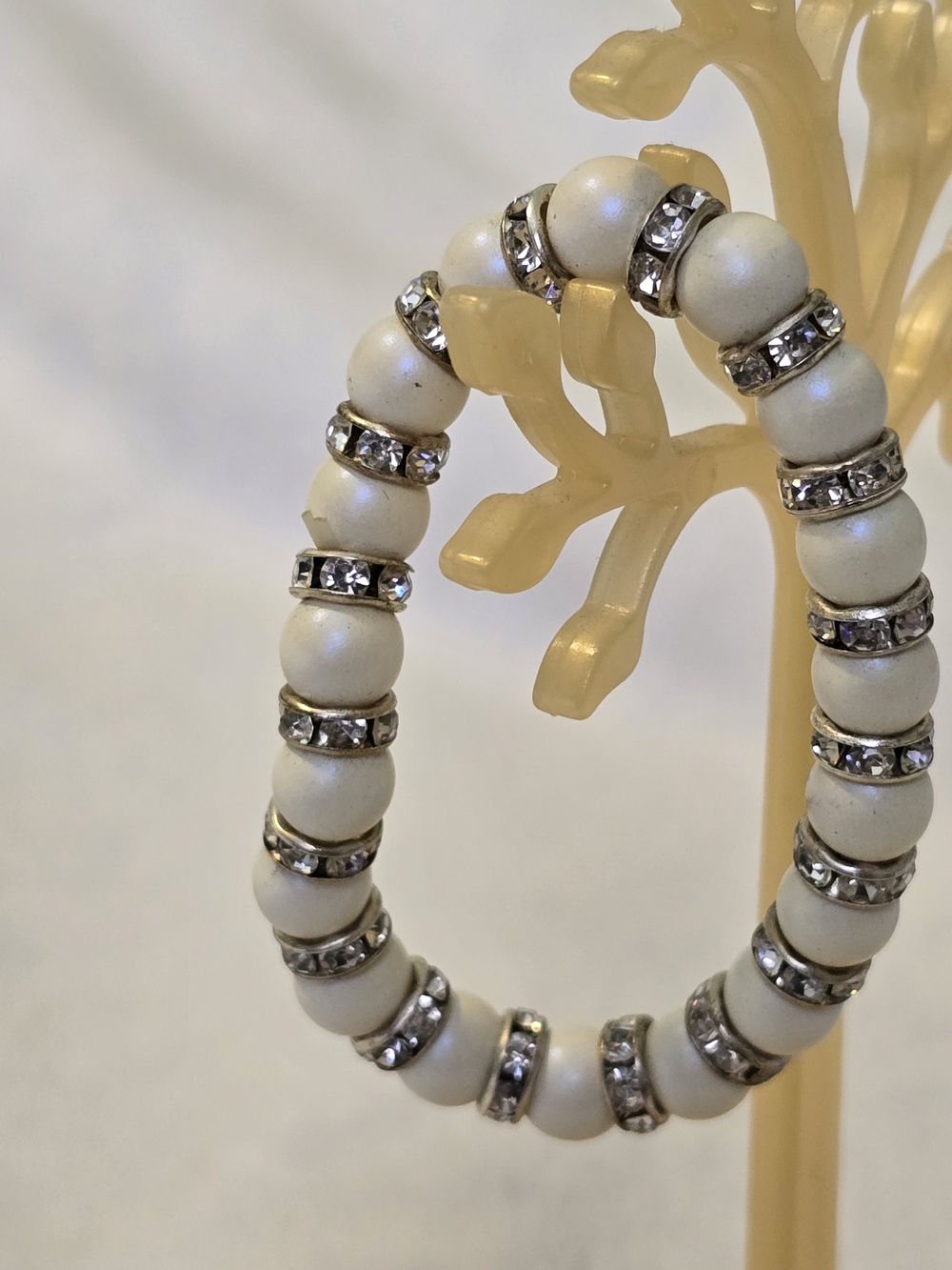 Paparazzi White Pearl & Rhinestone Stretch Bracelet